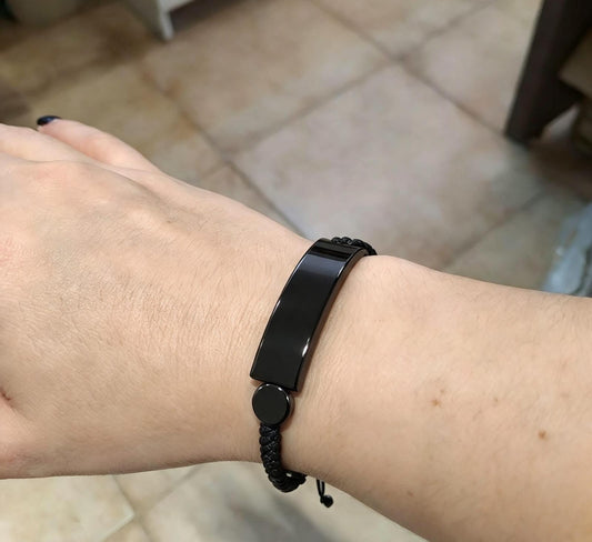 Hermosa pulsera con metal negra